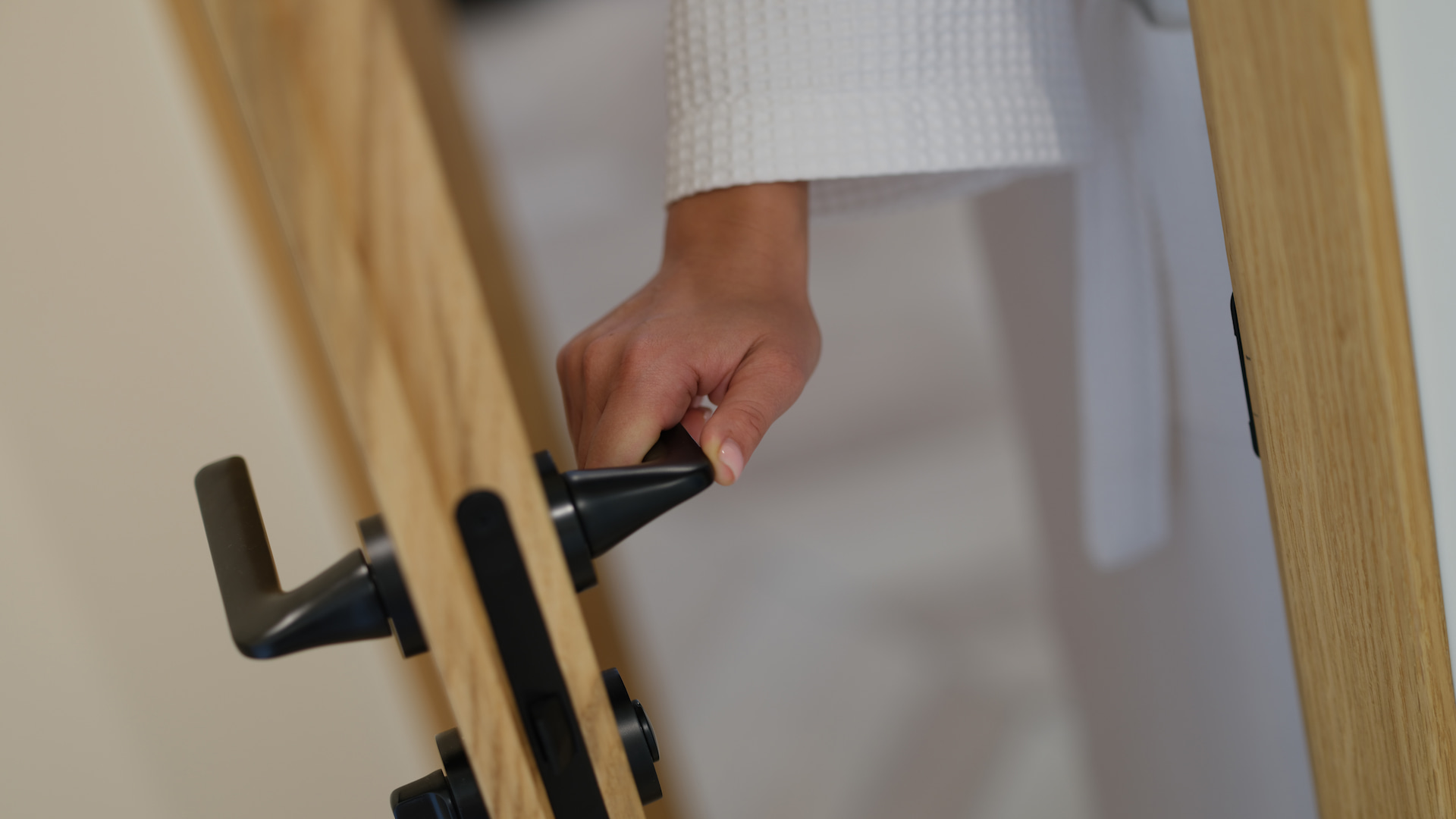 vysota-ruchki-mezhkomnatnoj-dveri